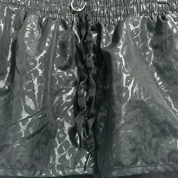 Shorts - Picture 3 of 5